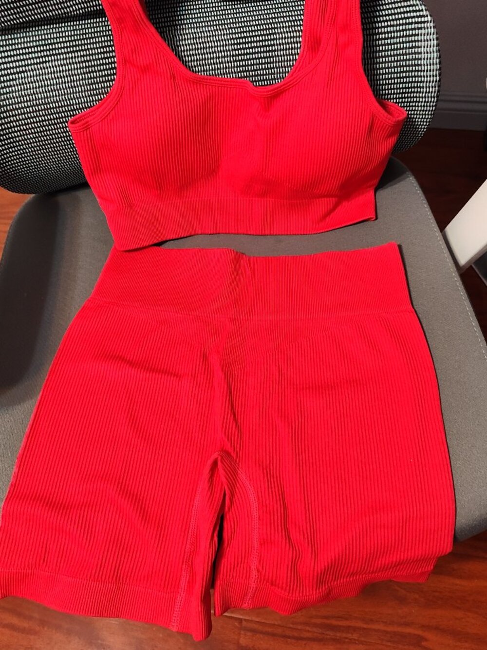 Sport womens fitness crop top and biker shorts set red size M